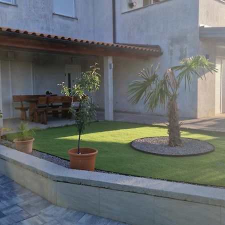 Apartments In Rijeka, Free Parking And Large Terrace, 15Min Drive From The Beach Exterior foto