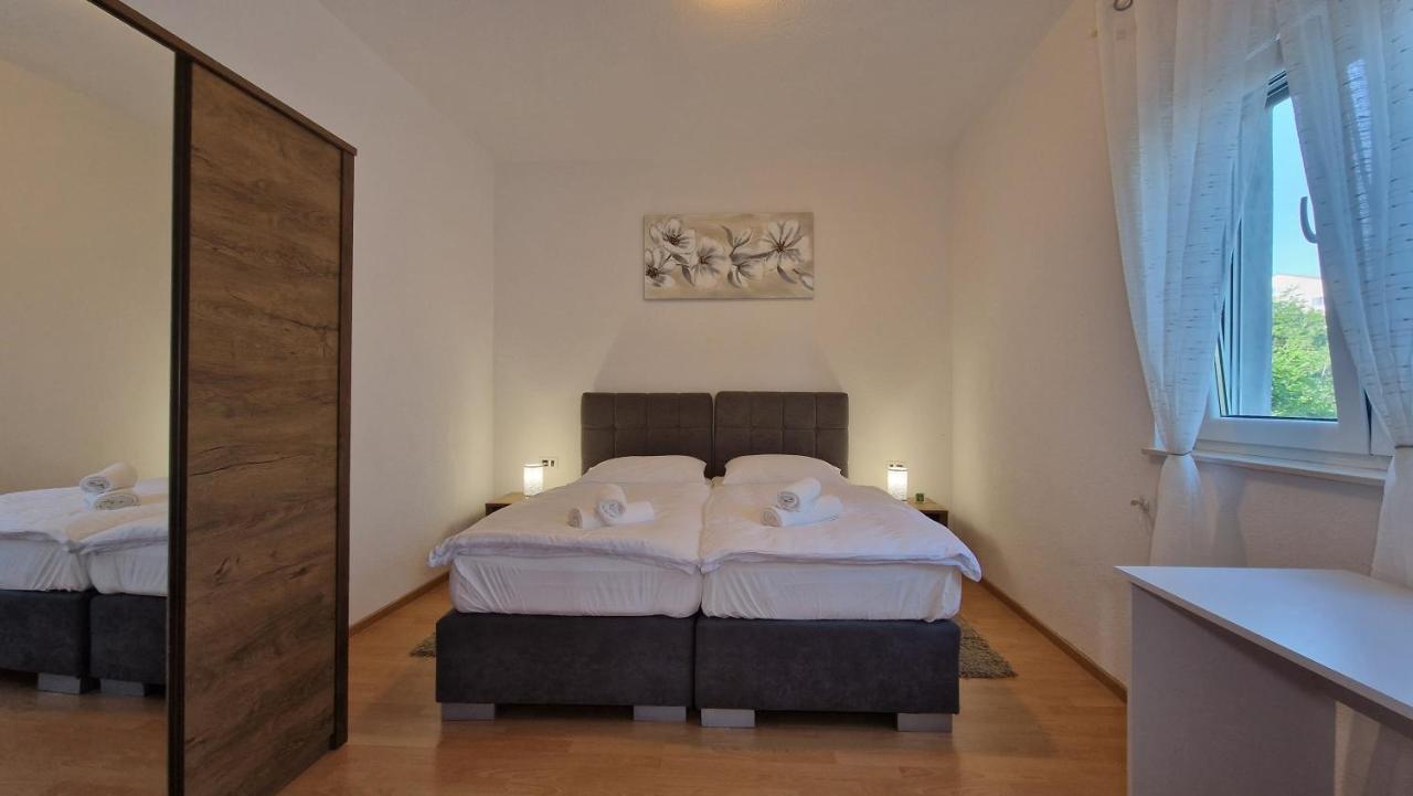 Apartments In Rijeka, Free Parking And Large Terrace, 15Min Drive From The Beach Exterior foto