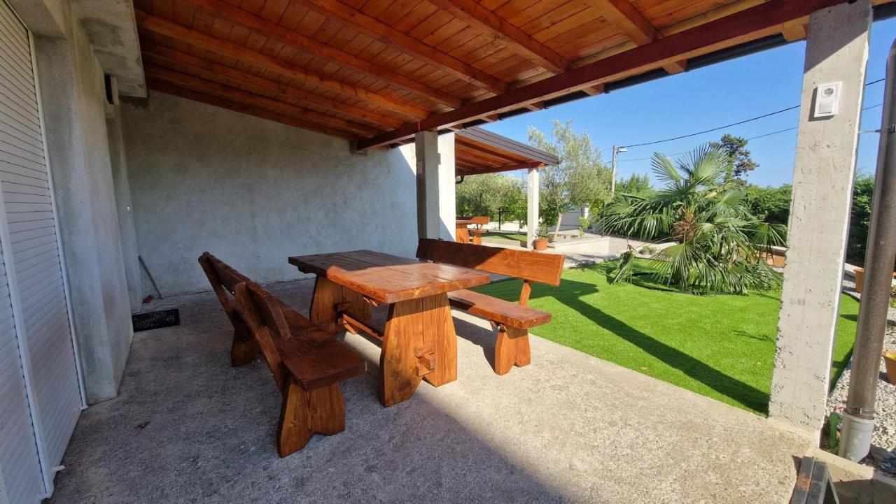 Apartments In Rijeka, Free Parking And Large Terrace, 15Min Drive From The Beach Exterior foto